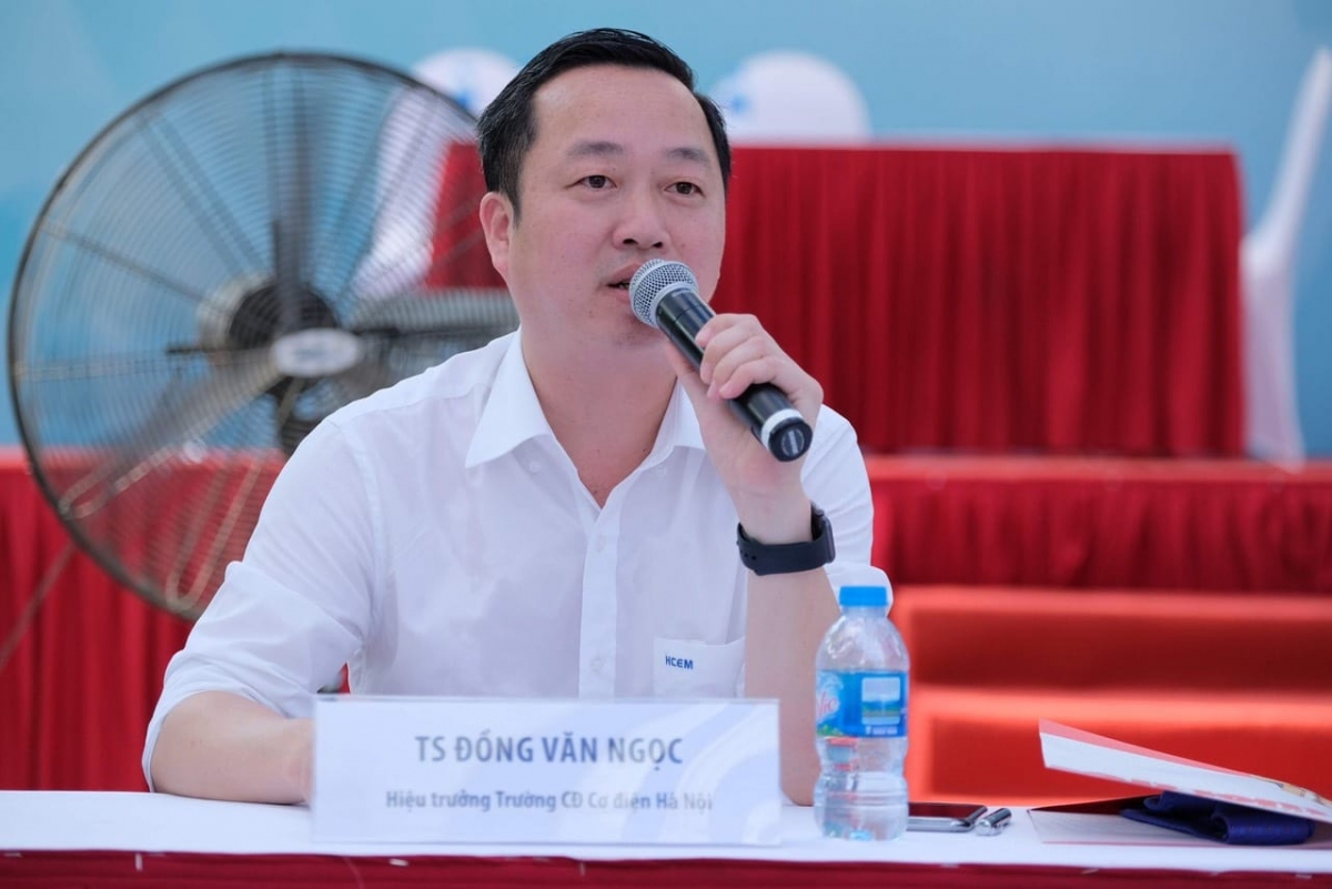 “Nếu vào đại học chỉ để oai, tôi khuyên các em nên dừng giấc mơ đó lại"